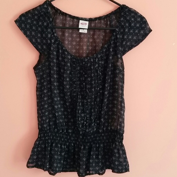 Black cap sleeve floral top.