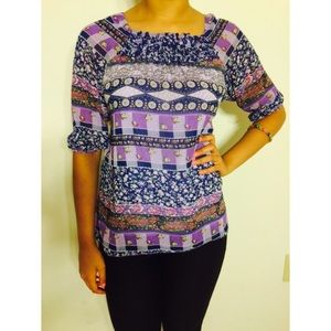 Bohemian top with ruffled neckline and halfsleeves