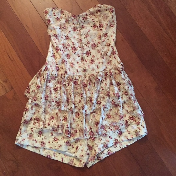 Ruffled strapless lace romper