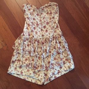 Ruffled strapless lace romper