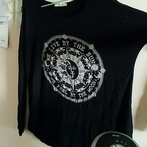 Blacklong sleeve w/ stretchy material&has cutouts