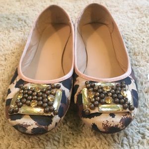 ADORABLE leopard flats