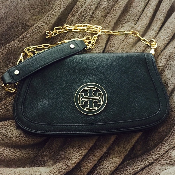 SOLD Tory burch logo flap crossbody - Picture 1 of 4