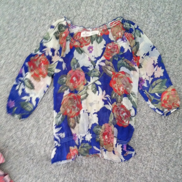 Floral Hollister top