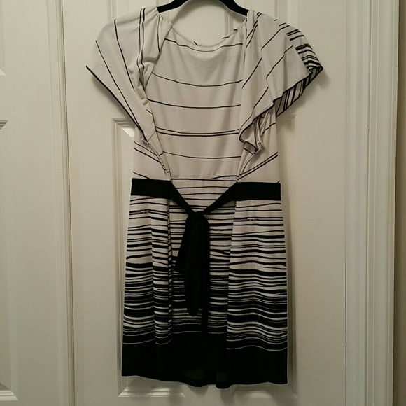 Cute Flirty Sleeve Maternity Top - Picture 2 of 2