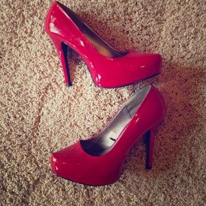 Red patent leather pumps