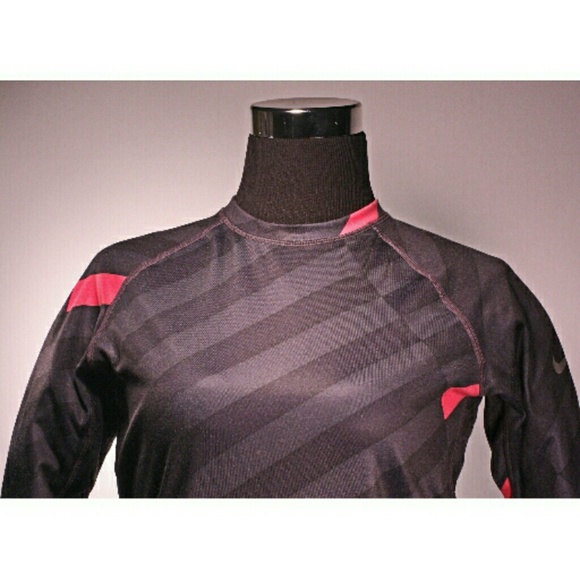 NIKE WOMEN'S PRO COMBAT