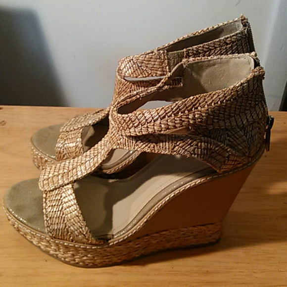 Women's shoes