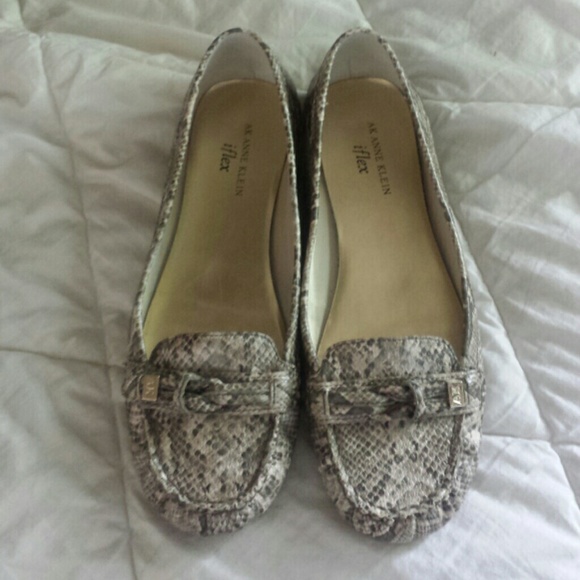 New Listing--- Anne Klein Snakeskin Flats