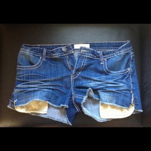 Shorts with lace pockets