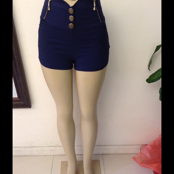 High waisted shorts, zipper and buttons