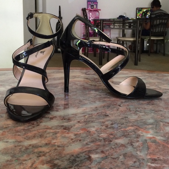 Black shiny heels!