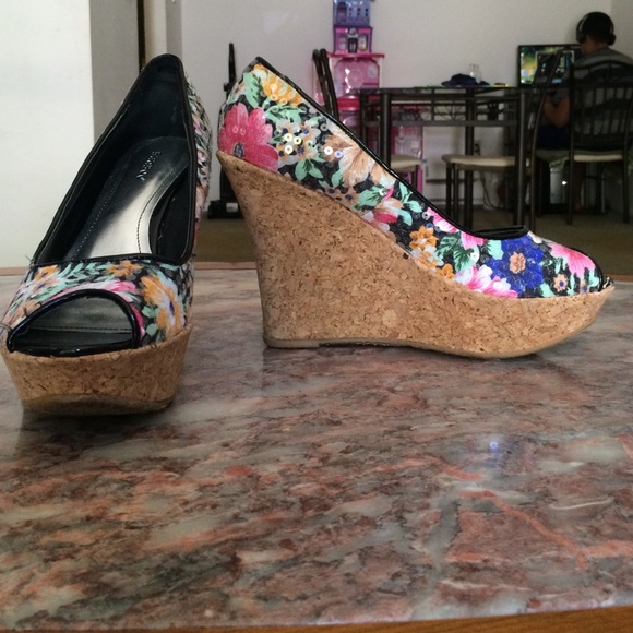 Floral wedges with sequences🌺
