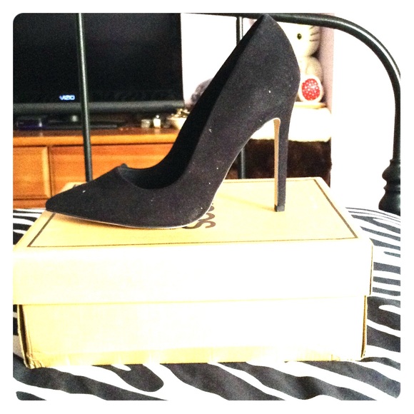 ❗️MUST GO❗️ Never Worn Classic Black Pumps ASOS
