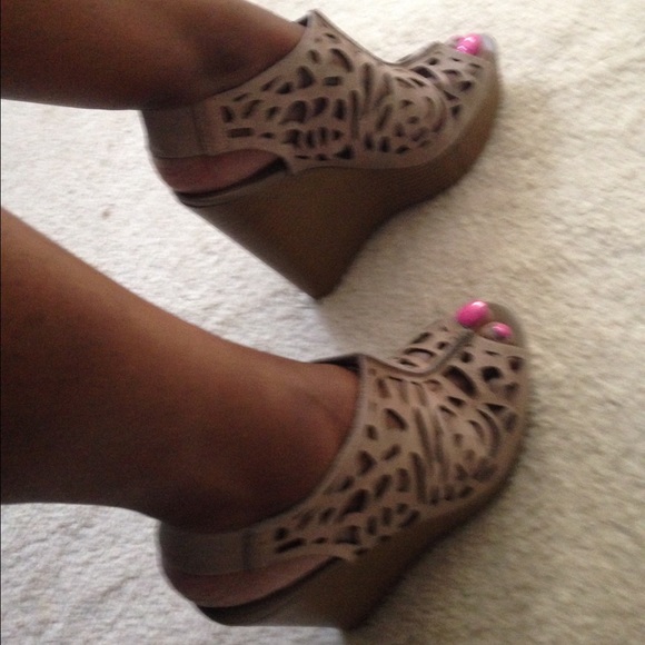 Steve Madden Wedges! Worn once... - Picture 3 of 4