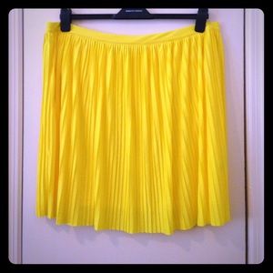 Yellow stretch skater skirt.