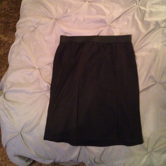 Black pencil skirt!