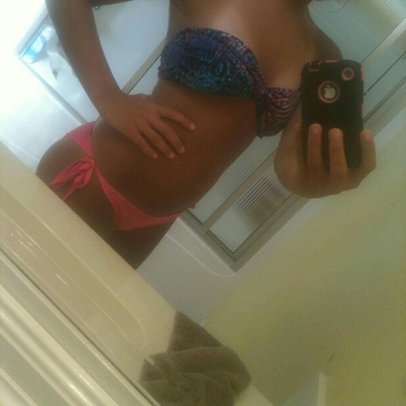 Strapless Victoria secret bathing suit - Picture 1 of 2