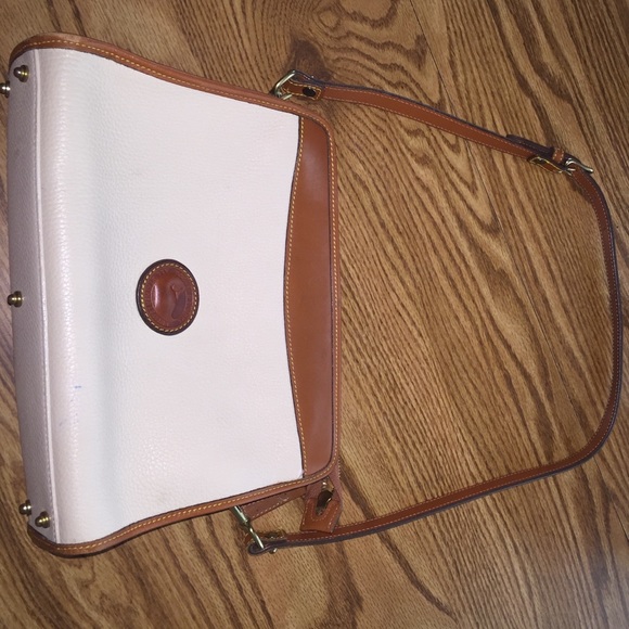 Vintage creame color Dooney & Burke hand bag