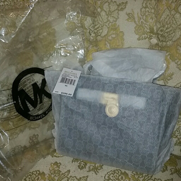 Mk Hamilton traveler