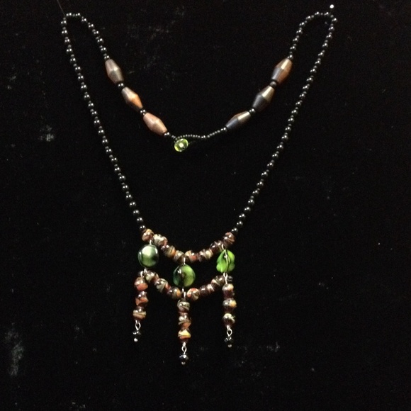 Beaded necklace - Picture 2 of 2