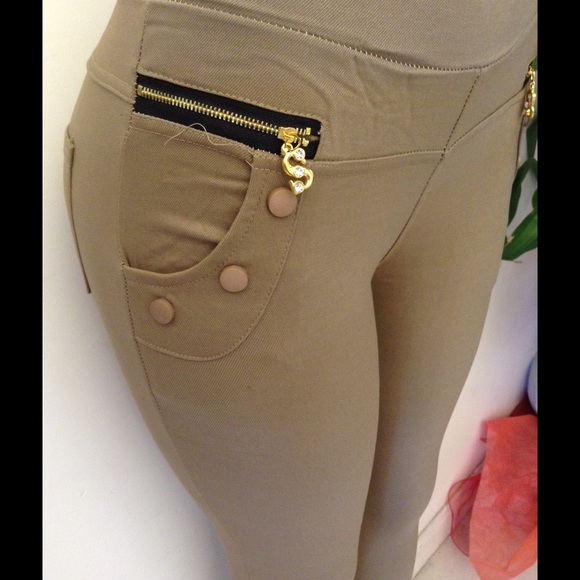 Beige 3 button pocket with zipper & fleece - Picture 2 of 4