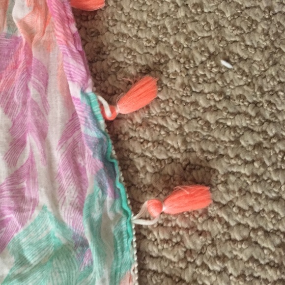Feather print with tassel scarf - Picture 2 of 2