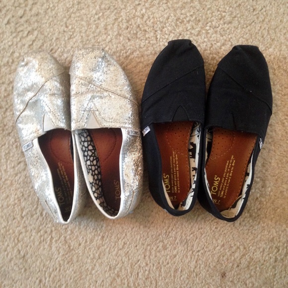 TOMS Shoes - Bundle of TOMS (2 pairs)