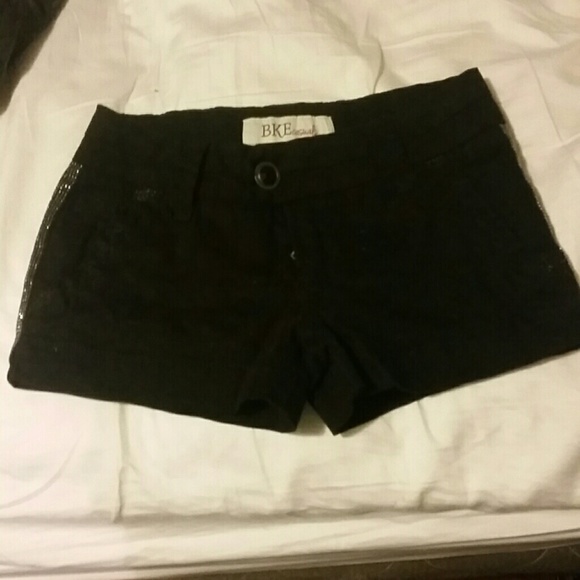 NWOT. BLACK BKE CASUAL SHORTS size 24