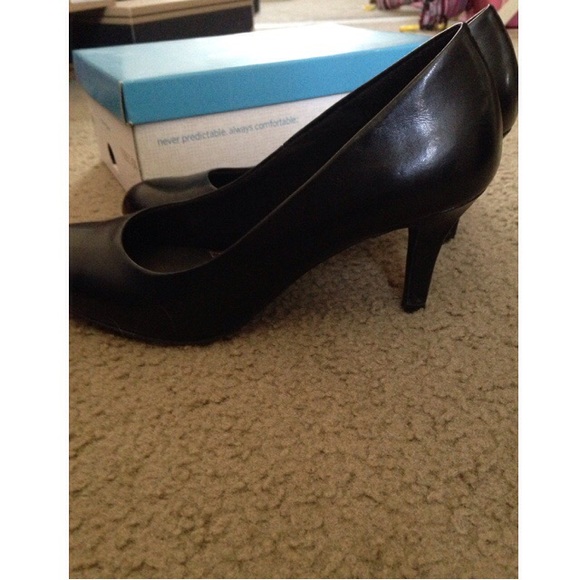 new black heels - Picture 2 of 2