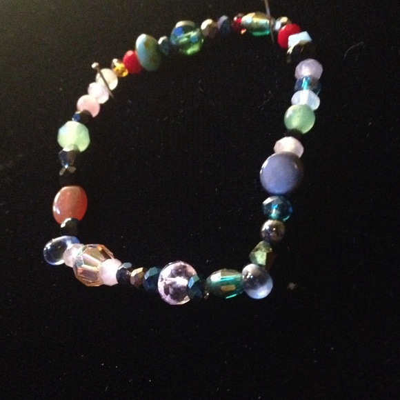 Assorted glass and crystal beaded bracelet - Picture 1 of 2