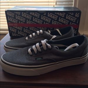 Herringbone black and true white Vans
