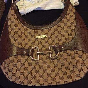 A hand bag