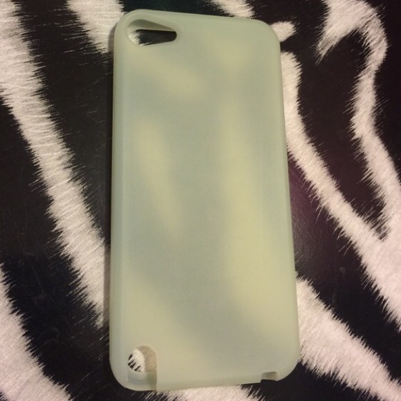 Glow in the dark silicone iPod touch 5 case