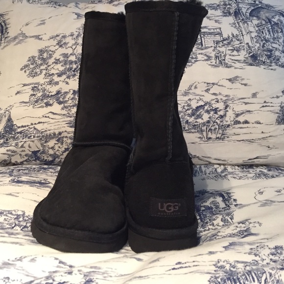 Women's 100% Authentic Black Uggs