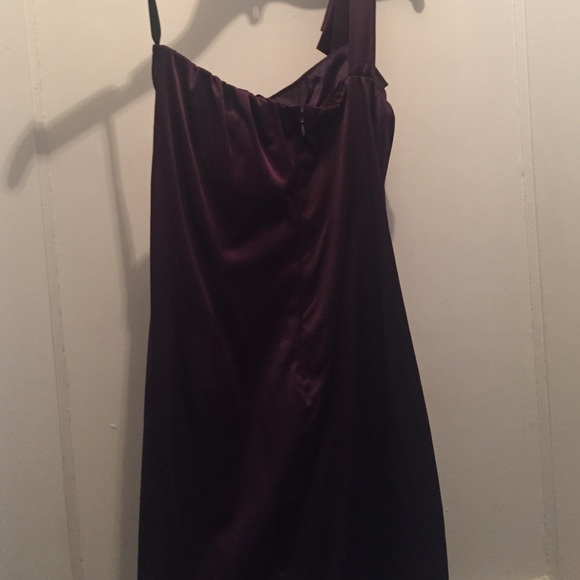 Dress - Picture 3 of 4