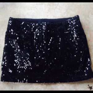 Sequenced black skirt