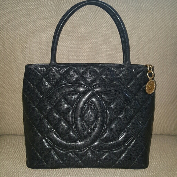 CHANEL Handbags - CHANEL Medallion Tote