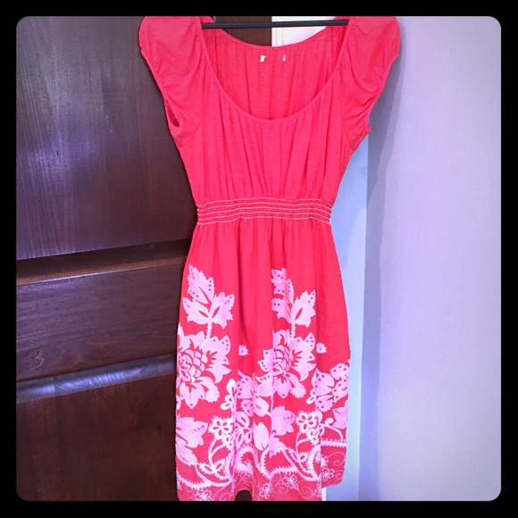 Dresses & Skirts - Coral Dress Size M. Beautiful detail!