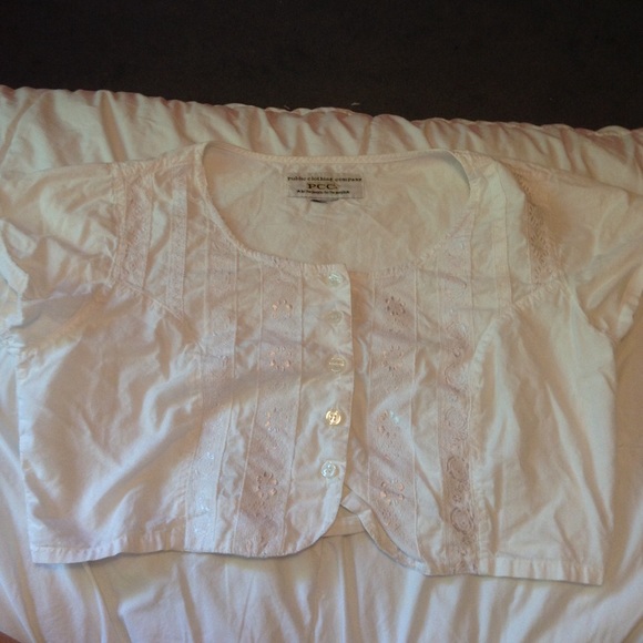 NWOT Adorable Button-Down White Crop Top!