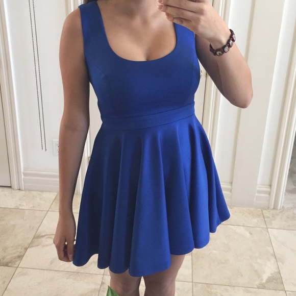 NEW Short Blue Dress with Pink Bow - Picture 3 of 4
