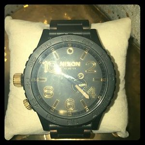 Nixon matte black with gold detail 300 meter new