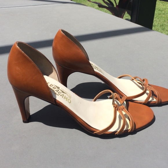 BUNDLED Ferragamo leather heels - Picture 2 of 4