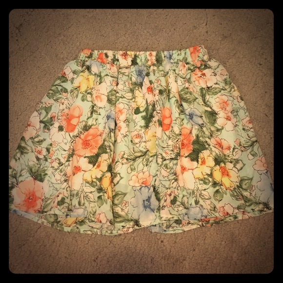 Liva Girl Dresses & Skirts - Beautiful Mini Pastel Floral Skater Skirt Size Small