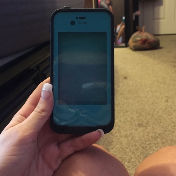 iPhone 4 life proof case