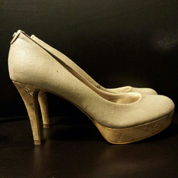 Tahari Pumps