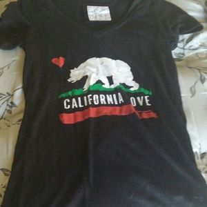 Black cali love v neck