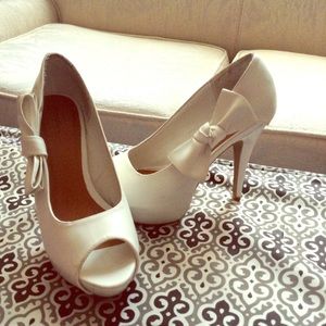 White pumps sz9.5
