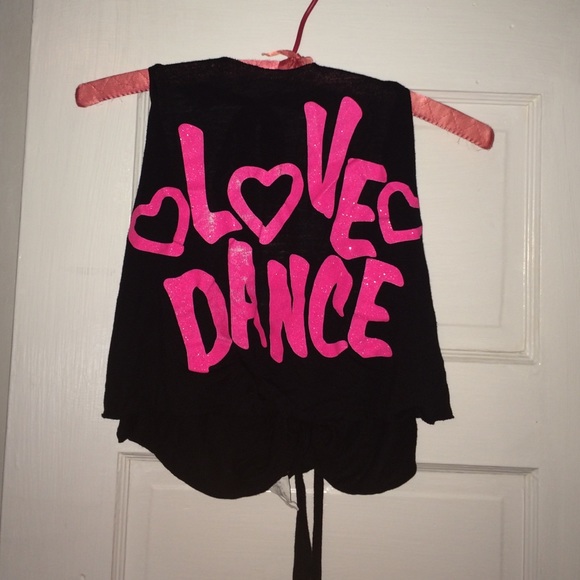 100% rayon, a little worn. Still in good condition