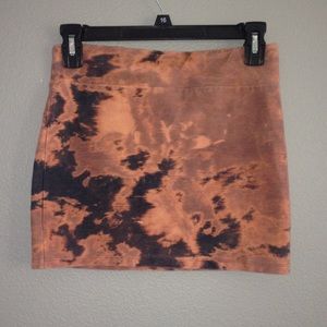Body con mini skirt. Marble print.